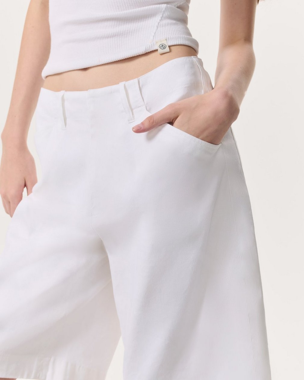 Banks Linen-Blend Shorts - White