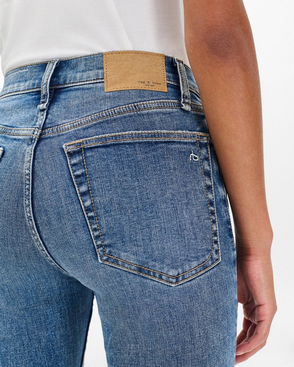 Peyton Ankle Bootcut Jeans - Woodstock