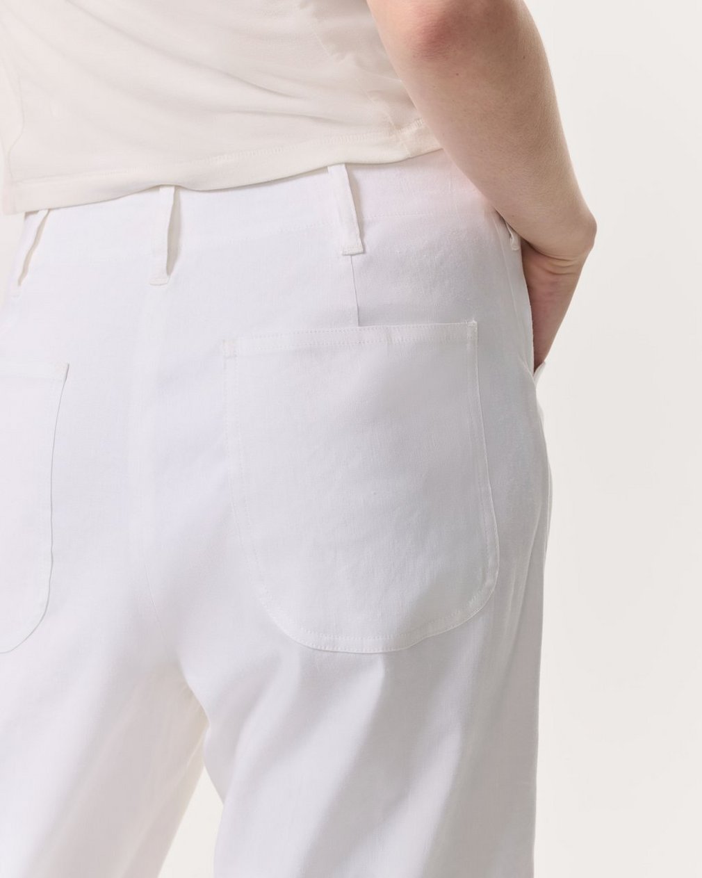Banks Ankle-Length Linen-Blend Pants - White