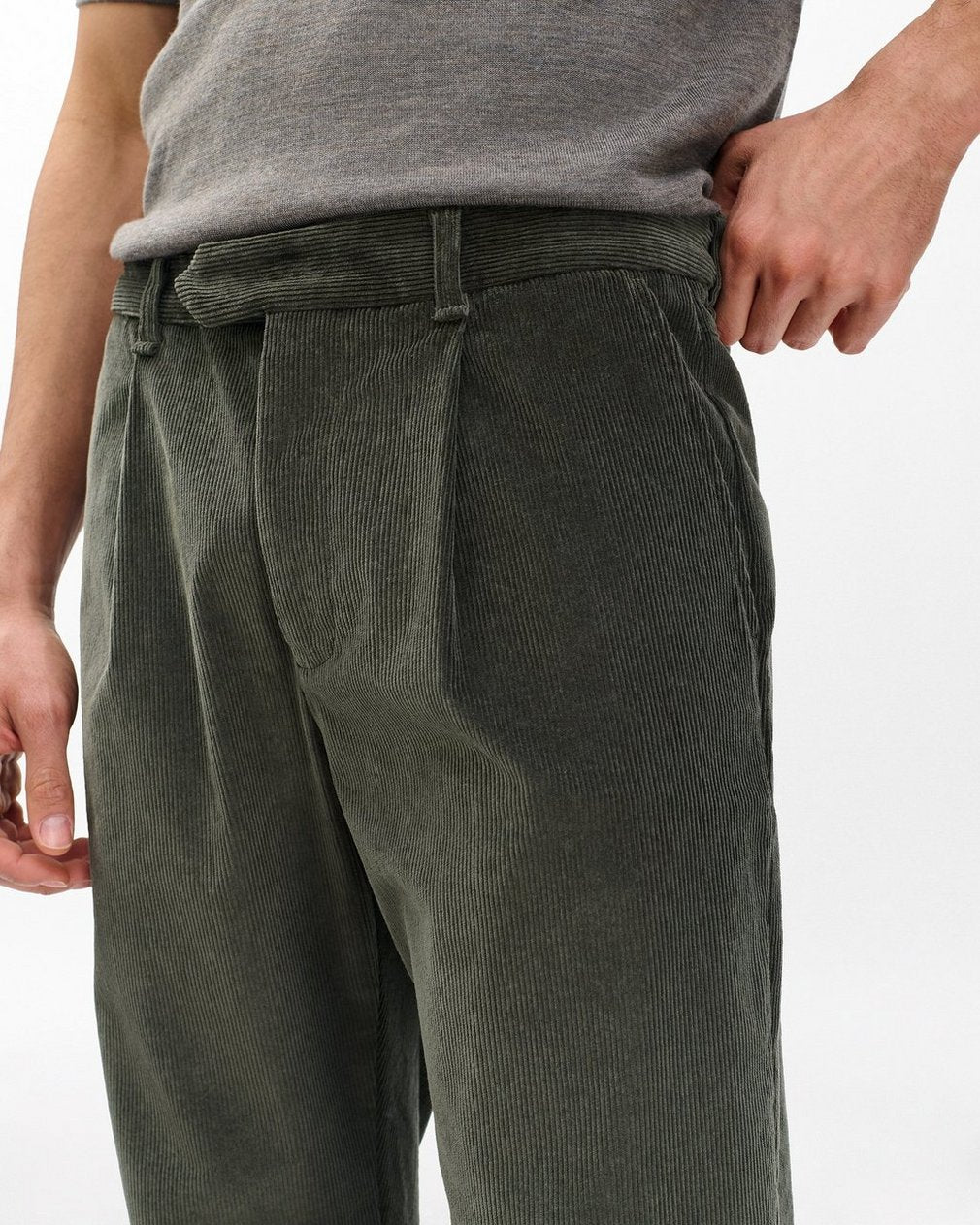 Evan Pleated Corduroy Trousers - Dark Shadow