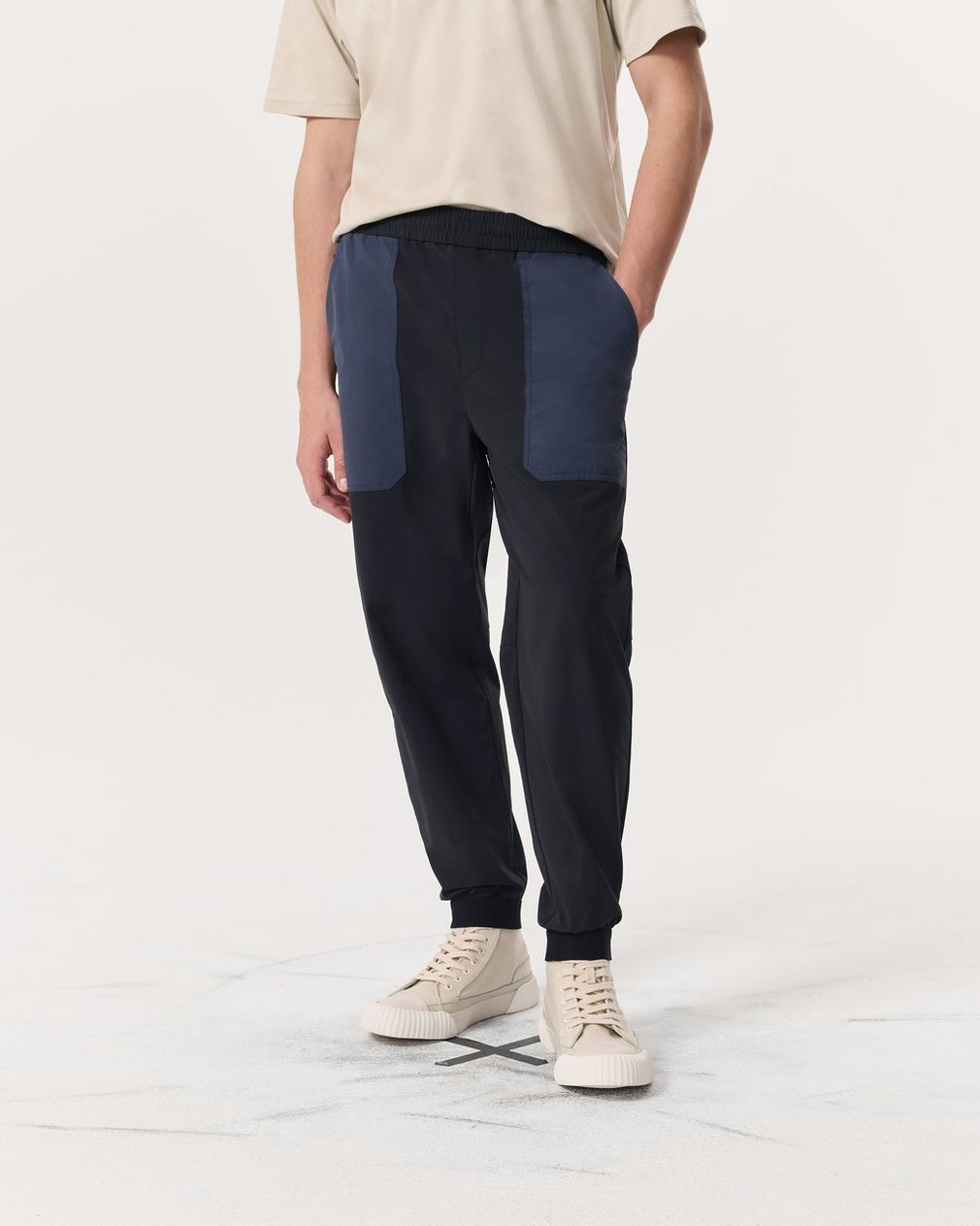 Robert Color-Blocked Jogger Pants - Jet Black