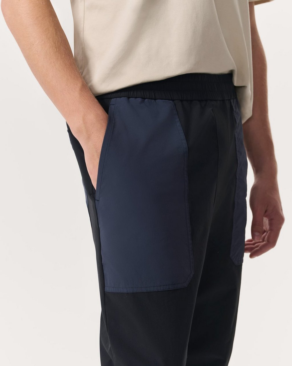 Robert Color-Blocked Jogger Pants - Jet Black
