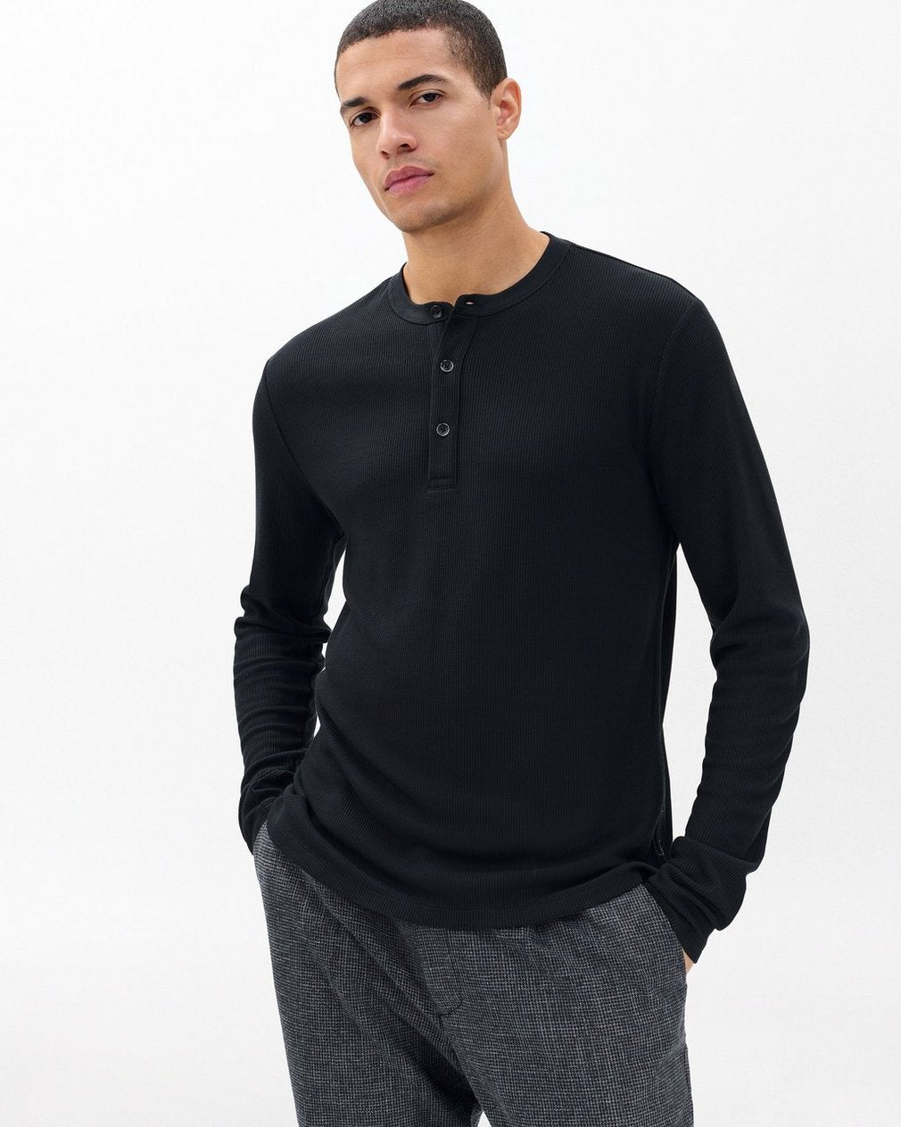 Tech Waffle Henley - Black